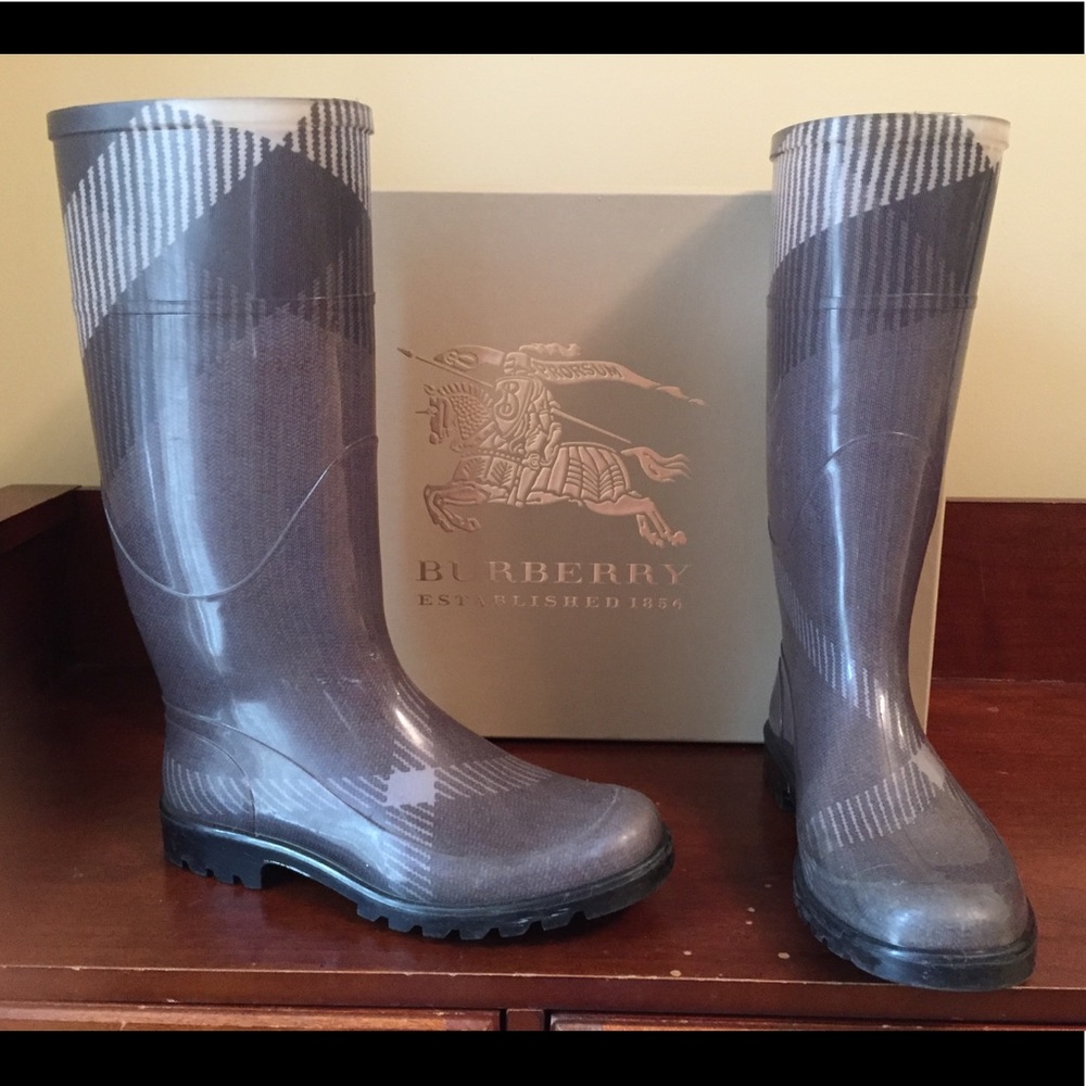 Burberry Gray Wellington Rain boots (Plaid Print)